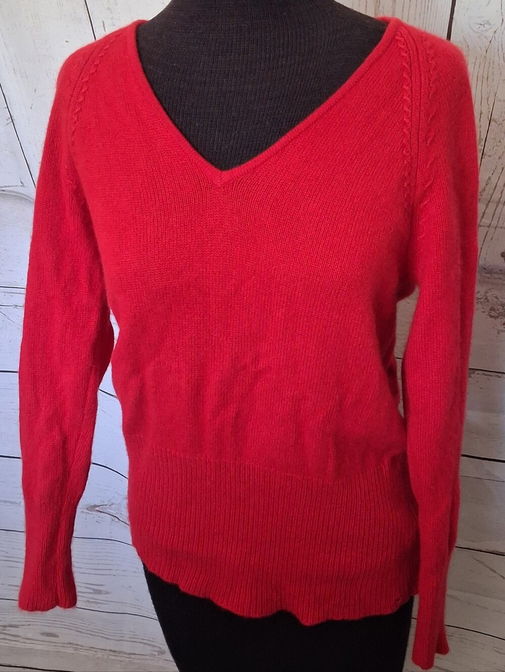 Wendy B. Cashmere Women's V-Neck Sweater in Bright Red Size M